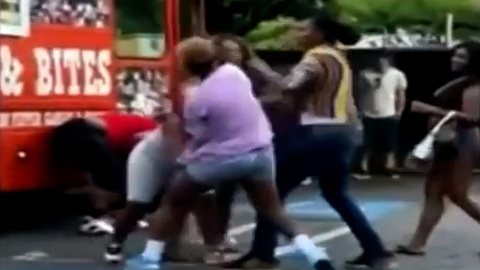 Массовую драку баскетболисток НБА сняли на видео