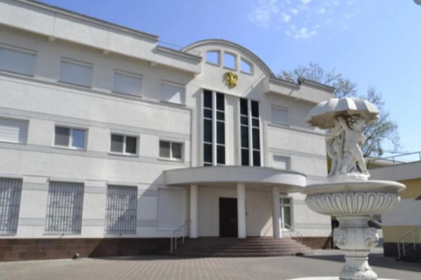 В Одессе Генконсульство России забросали «кровавыми пакетами»