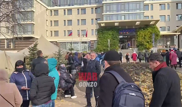 Бронеджипы ОБСЕ третий день блокированы в Донецке