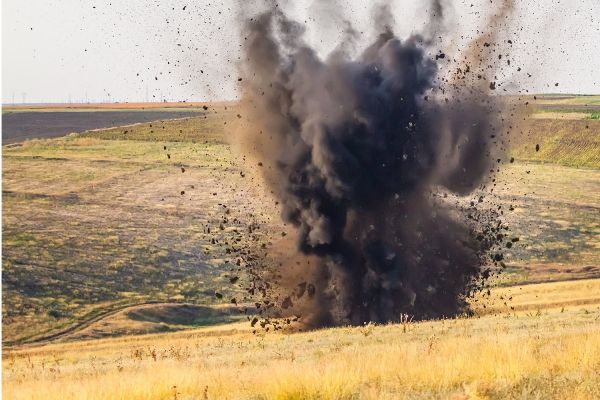 Подрыв ГАЗели с арбузами на противотанковой мине под Луганском. Октябрь 2014