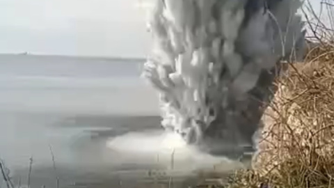 Кадры взрыва мощной бомбы времен войны на Кубани попали на видео