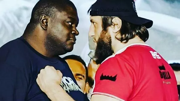 Почти 180-килограммового бойца ММА нокаутировали одной пощечиной