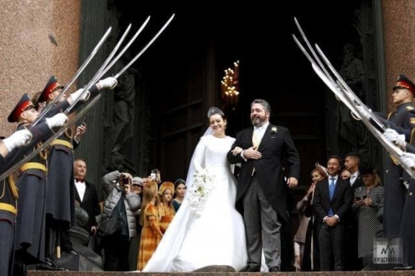 Cпустя сто лет вновь дали бой монархам и монархизму: Шойгу наказал военных, отправивших почетный караул на венчание Романовых