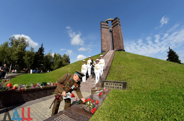 В ДНР запретили публично отождествлять роли СССР и нацистской Германии в войне