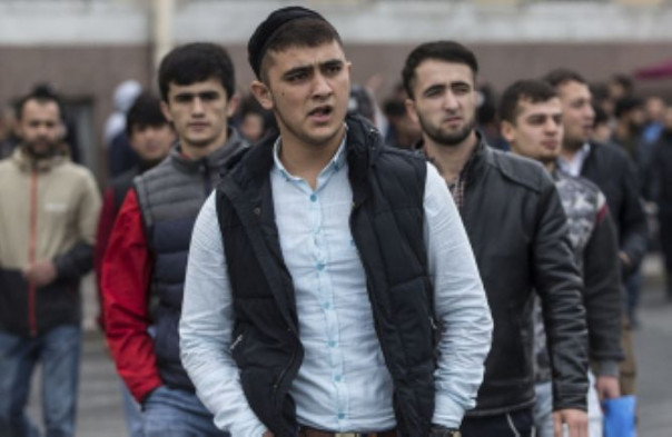 Отмашка на нашествие: РФ сняла запрет на въезд для 150 тыс. мигрантов из Узбекистана