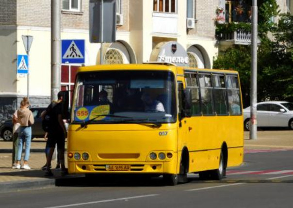 В Киеве стреляли по маршрутке – ранен водитель