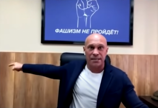 В Полтаве разбили доску в честь Героя Советского Союза, деда Ильи Кивы. Нардеп в ответ назвал Украину «выгребной ямой» и «колыбелью фашизма»