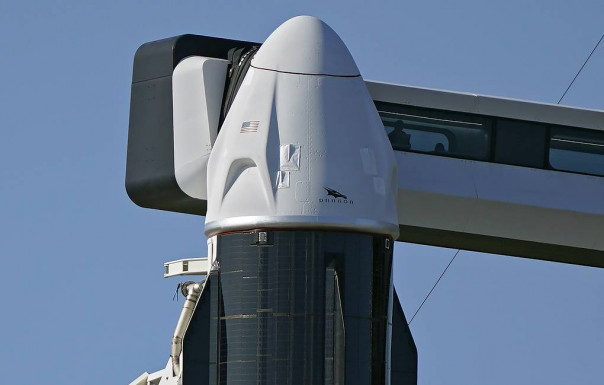 Space Adventures больше не планирует отправлять туристов в космос на корабле Crew Dragon