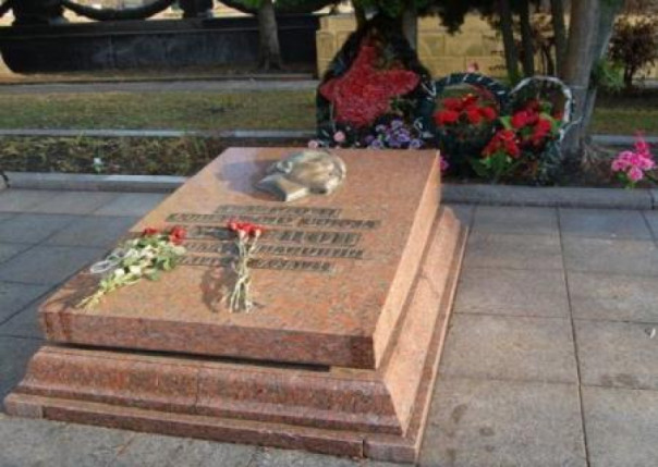 Торговля прахом и карьера патриотов на могилах. Владимир Скачко