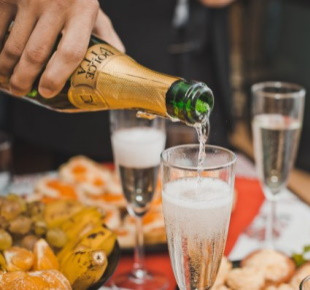 Умеренное употребление алкоголя все-таки не пойдет вам на пользу: новое исследование