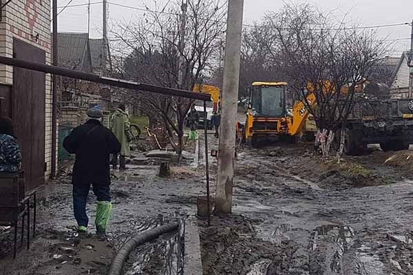 В Херсоне «фонтан» из нечистот залил пять домов