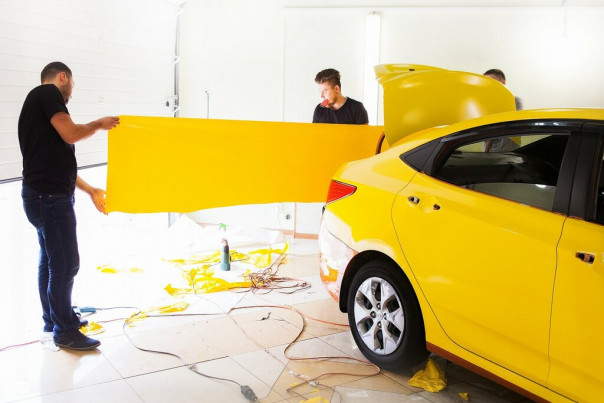 Оклейка такси желтой пленкой – как делается, к кому обратиться