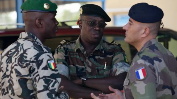 Франция налаживала наркотрафик, пока радикалы громили Мали