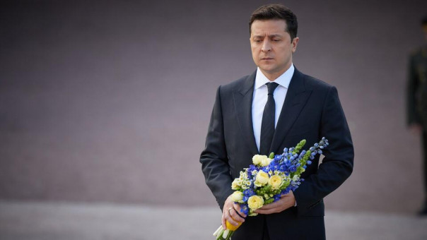 Нацозабоченные устроили Зеленскому во время возложения цветов "ганьбу" и обозвали малороссом