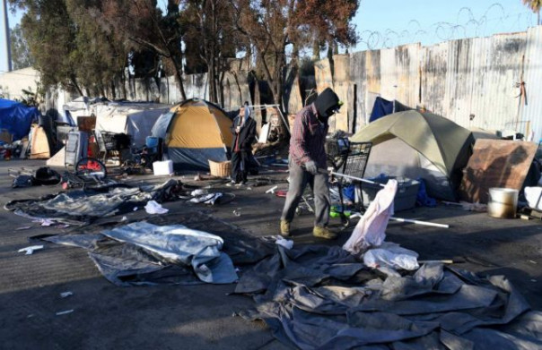 "Сегодня - Детройт, далее - везде" (c): Ожидается, что через год каждый сотый житель Лос-​Анджелеса будет бомжом