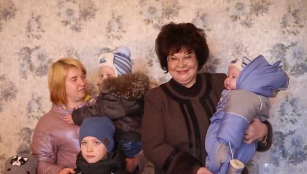 Власти ЛНР подарили квартиру многодетной семье погибшего защитника Республики