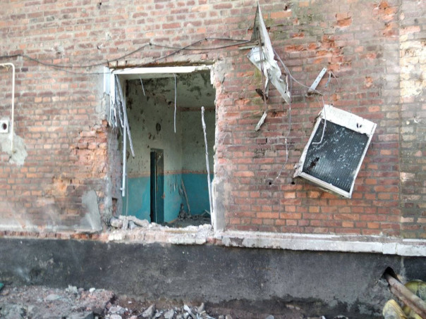 В результате обстрела в Ясиноватой повреждена пожарная часть МЧС и цех Ясиноватского машиностроительного завода