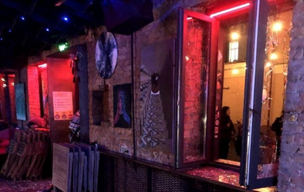 В Киеве дюжина хулиганов разгромили бар