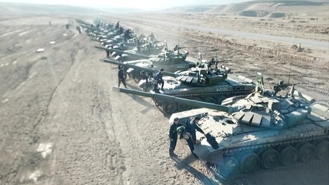 Военная база РФ в Таджикистане получила новые танки Т-72.
