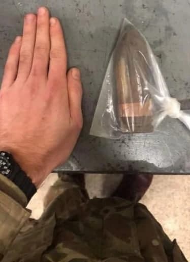 "Поскользнулся и упал" на боеприпас: Британцу из прямой кишки извлекли противотанковый снаряд