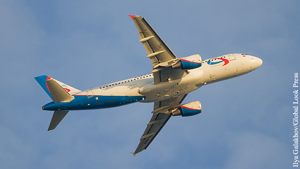 Летевший в Сочи пассажирский самолет сменил курс из-за неопознанного воздушного судна