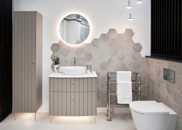 Оформление санузлов: виды полотенцесушителей, инсталяций для унитазов