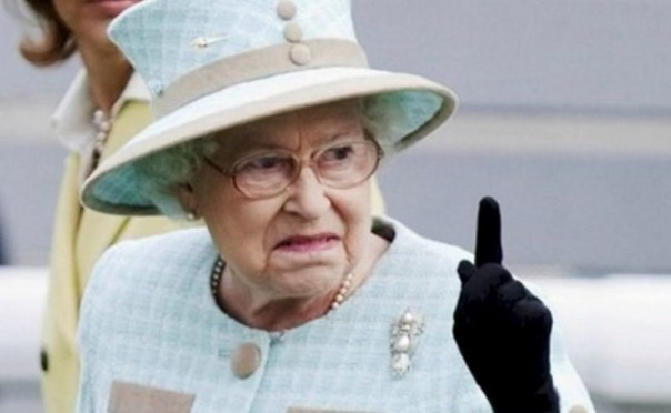Елизавета II начала передавать власть принцу Чарльзу
