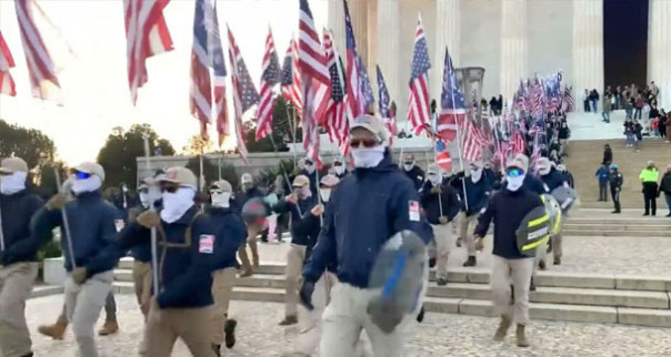 Фашисты у мемориала Линкольна