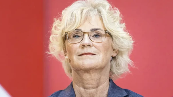 Блогер Голос Мордора: почему глава минобороны ФРГ предложила ввести санкции против руководства РФ