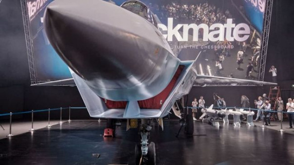 Беспилотная модификация Су-75: что осталось за кадром на Dubai Airshow — 2021