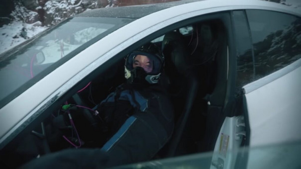 Владелец "Теслы" демонстративно взорвал машину, когда узнал о стоимости её ремонта