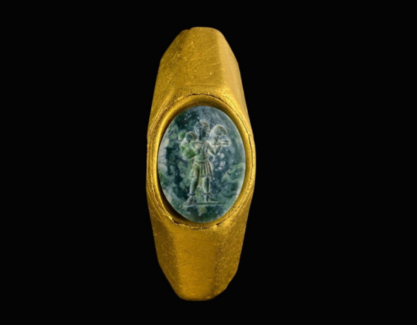 В Израиле найдено кольцо с одним из древнейших изображений Христа