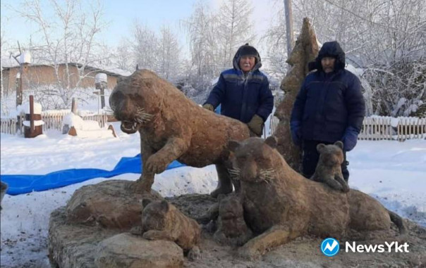 Якутский художник создал очередной шедевр из навоза к Новому году