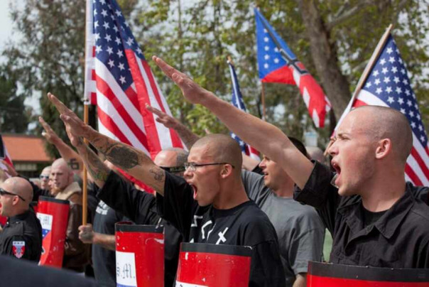 Западные СМИ предупреждают: то, что происходит в Штатах, напоминает гитлеровскую Германию