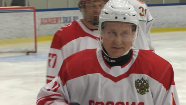 Путин и Лукашенко после переговоров сыграли в хоккей