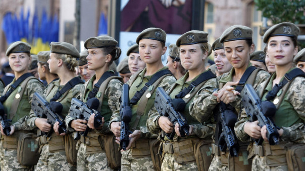 Военнообязанным украинкам запретят покидать страну