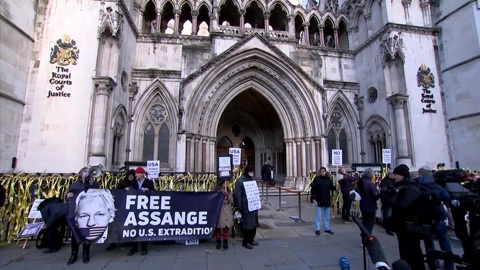 Президент Мексики опять предложил Джулиану Ассанжу убежище
