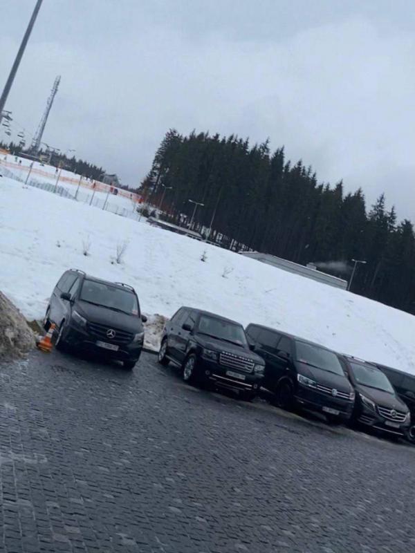 Зеленский отдыхает в Буковеле в одной гостинице с Коломойским