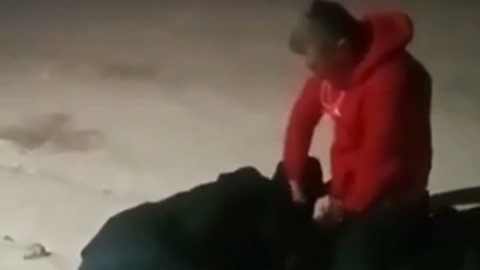 Депутат Иртышского поселения на глазах у очевидцев избил ногами местного жителя