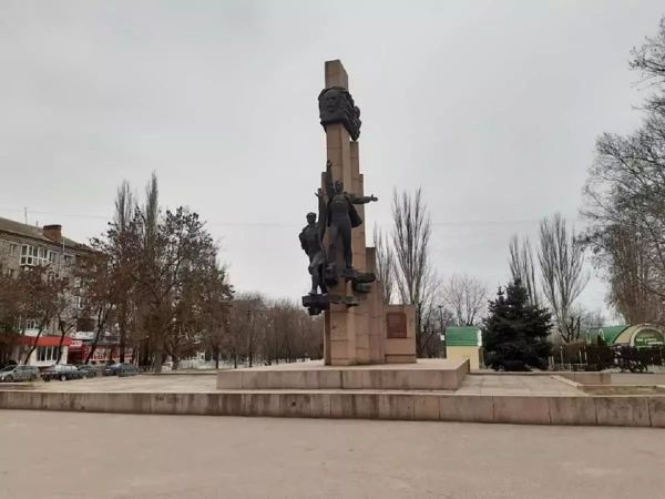 «Красный террорист» в Николаеве не даёт покоя нацистам – обещают снести через месяц