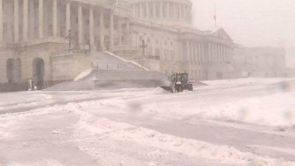 Фильм-катастрофа: на США обрушился небывалый снежный шторм, а в Центральной и Южной Европе установилась аномально теплая погода