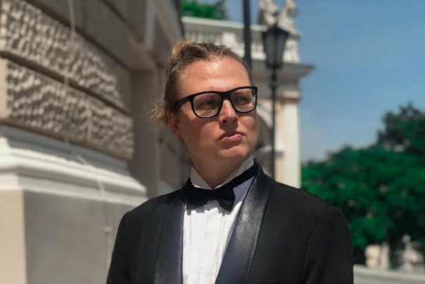 Скандального режиссёра (содомита-русофоба) арестовали в Италии по запросу России