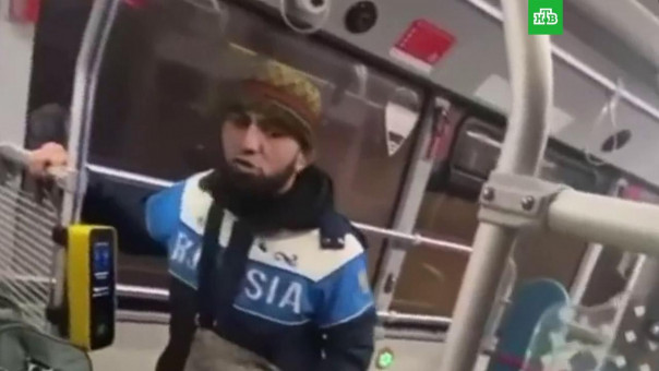 Дебошира, угрожавшего пассажирам в московском автобусе, отправили под арест