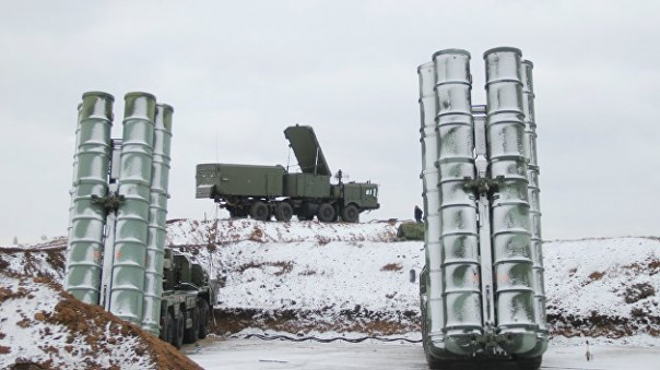 В Белоруссии ставят на боевое дежурство комплекс С-400 "Триумф".