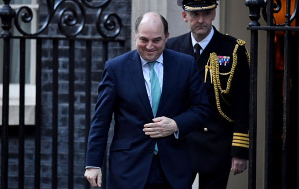 Джонсон отправит министра обороны к Шойгу