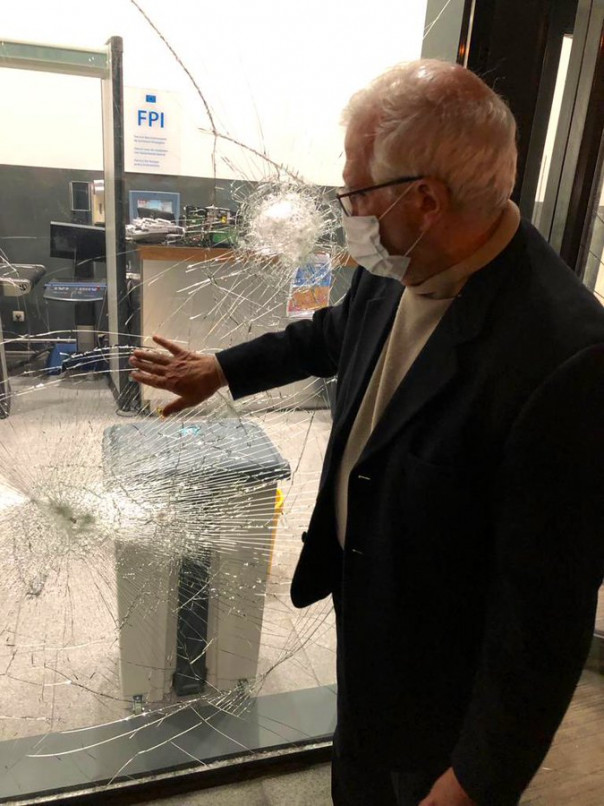 Боррель: протестующие разгромили резиденцию внешнеполитической службы ЕС