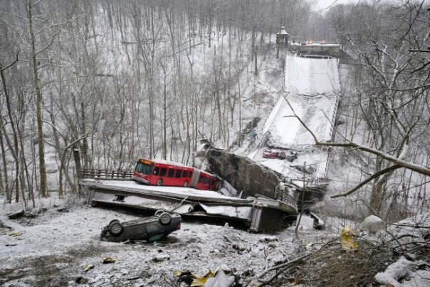 США: Перед приездом Байдена в Питсбурге рухнул мост - визит посвящен как раз состоянию инфраструктуры в США