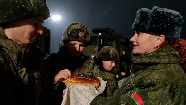 Российские «Панцири» в Республике Беларусь встречают хлебом и солью