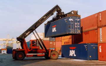 Структура ВЭБ насчитала рекордный несырьевой экспорт России в 2021 году