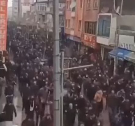 "Тайип, уходи!", "Правительство, в отставку!" - В Турции начались массовые протесты